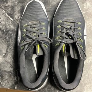 Niki men’s golf cleat 11.5 is size. Only wore once.